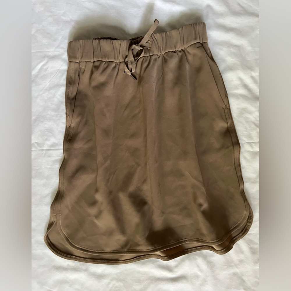 Lululemon Khaki On The Fly skirt/size 8